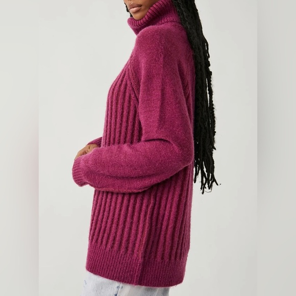 NEW FREE PEOPLE - Cozy Turtleneck w/ oversized fit Size Small - Picture 1 of 7